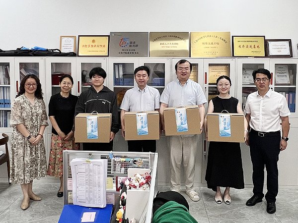 mc体育下载新人权益领导班子深入校园